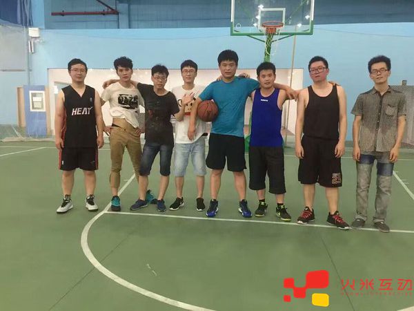火米互動(dòng)籃球隊(duì)換裝前